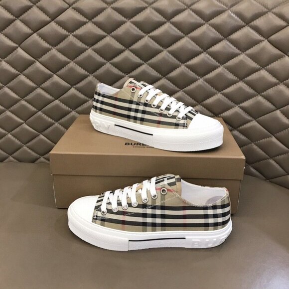 Burberry shoes - Picture 1 of 11